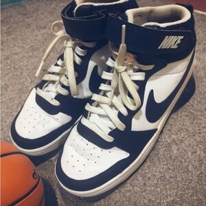 Nike Court Borough 2 Mid White and Signal
Blue - CD7782-107 Big Kids 6.5Y